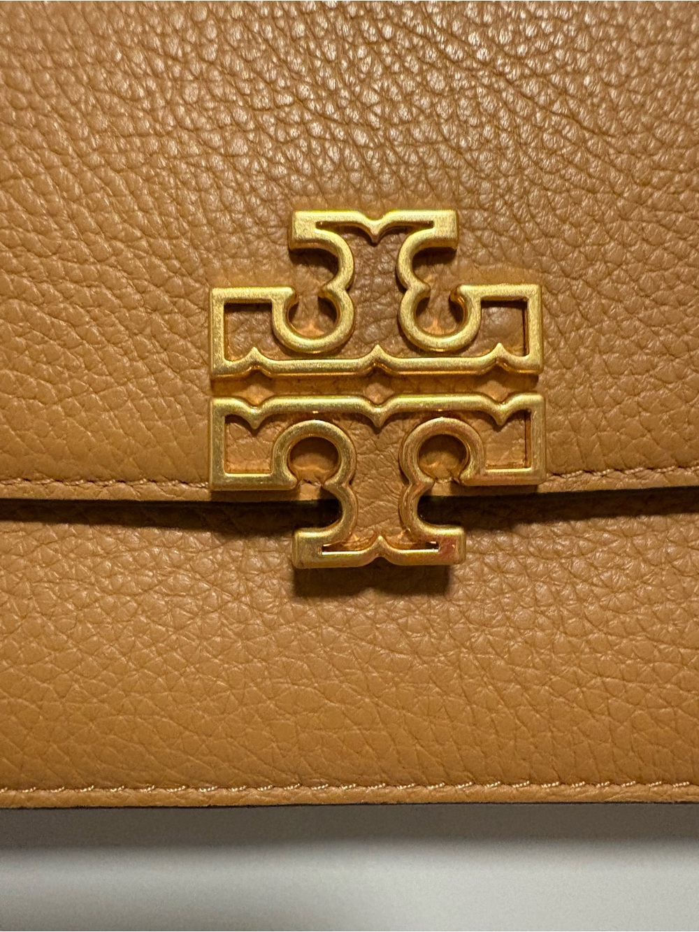 Tory Burch Caramel Britten Pebble Leather Chain Wallet - Picture 5 of 16
